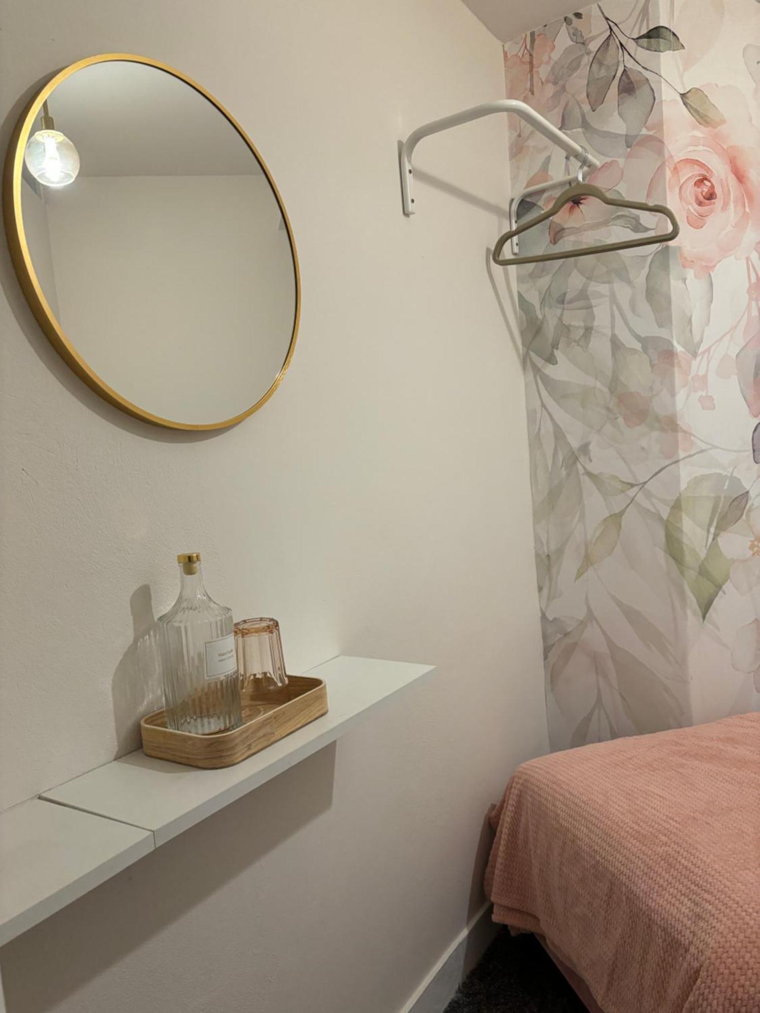 Shespace Apartrooms Krakow Bagian luar foto