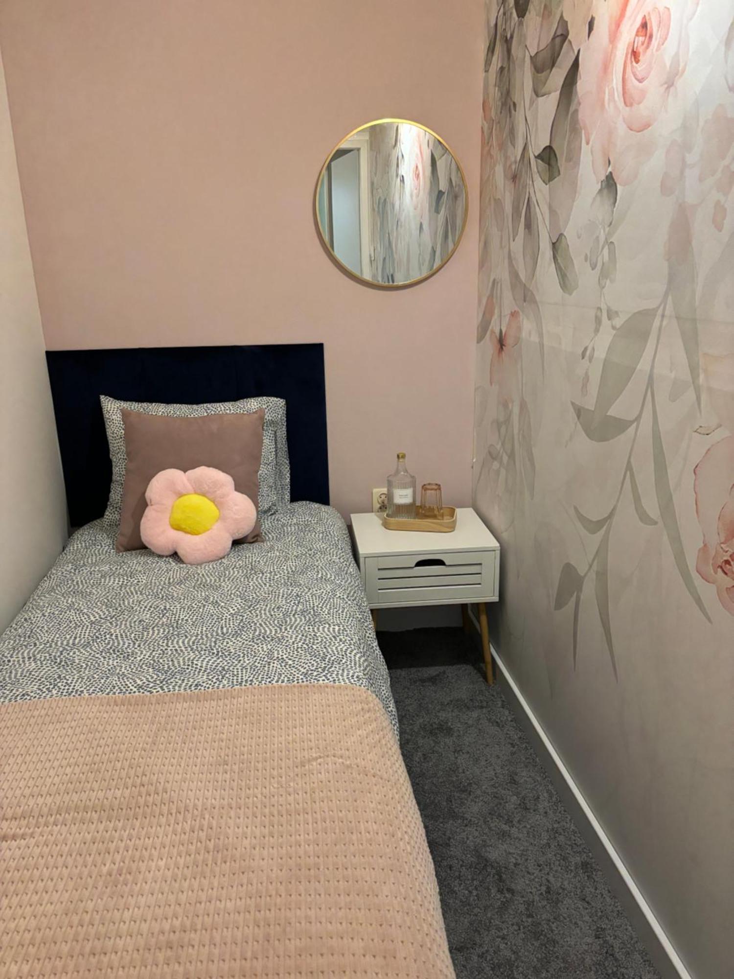 Shespace Apartrooms Krakow Bagian luar foto