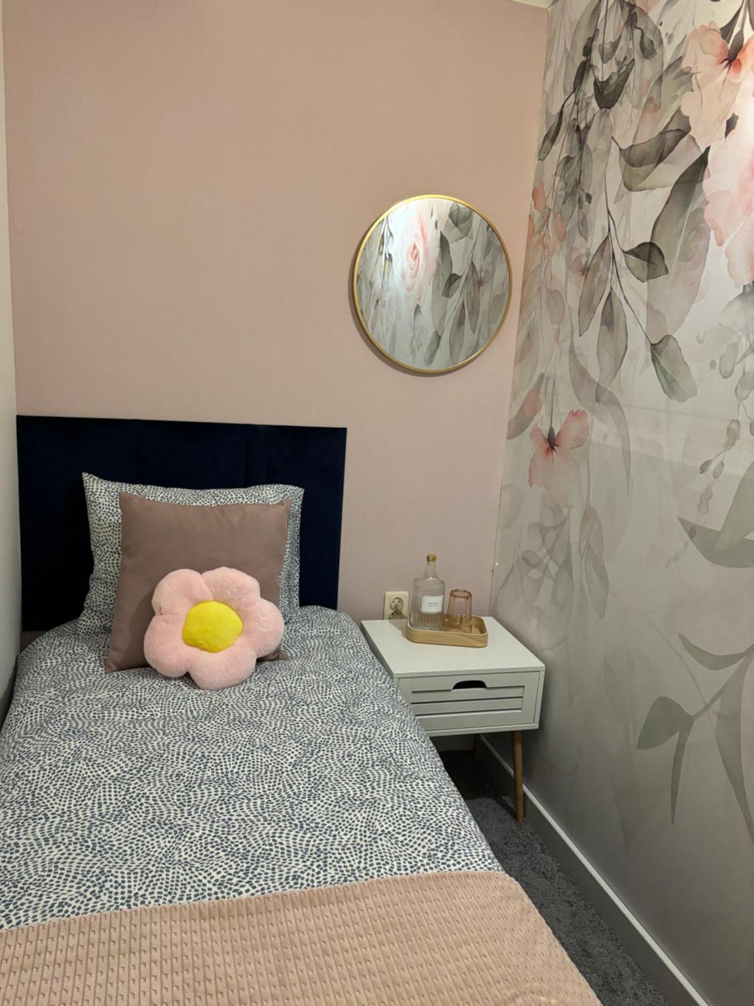 Shespace Apartrooms Krakow Bagian luar foto